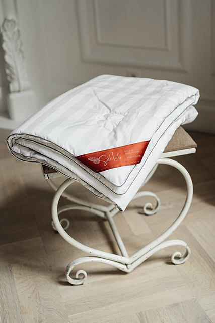 Шелковое одеяло "Silver", ткань чехла сатин (Россия) Шелковое одеяло "Silver", ткань чехла сатин (Россия)